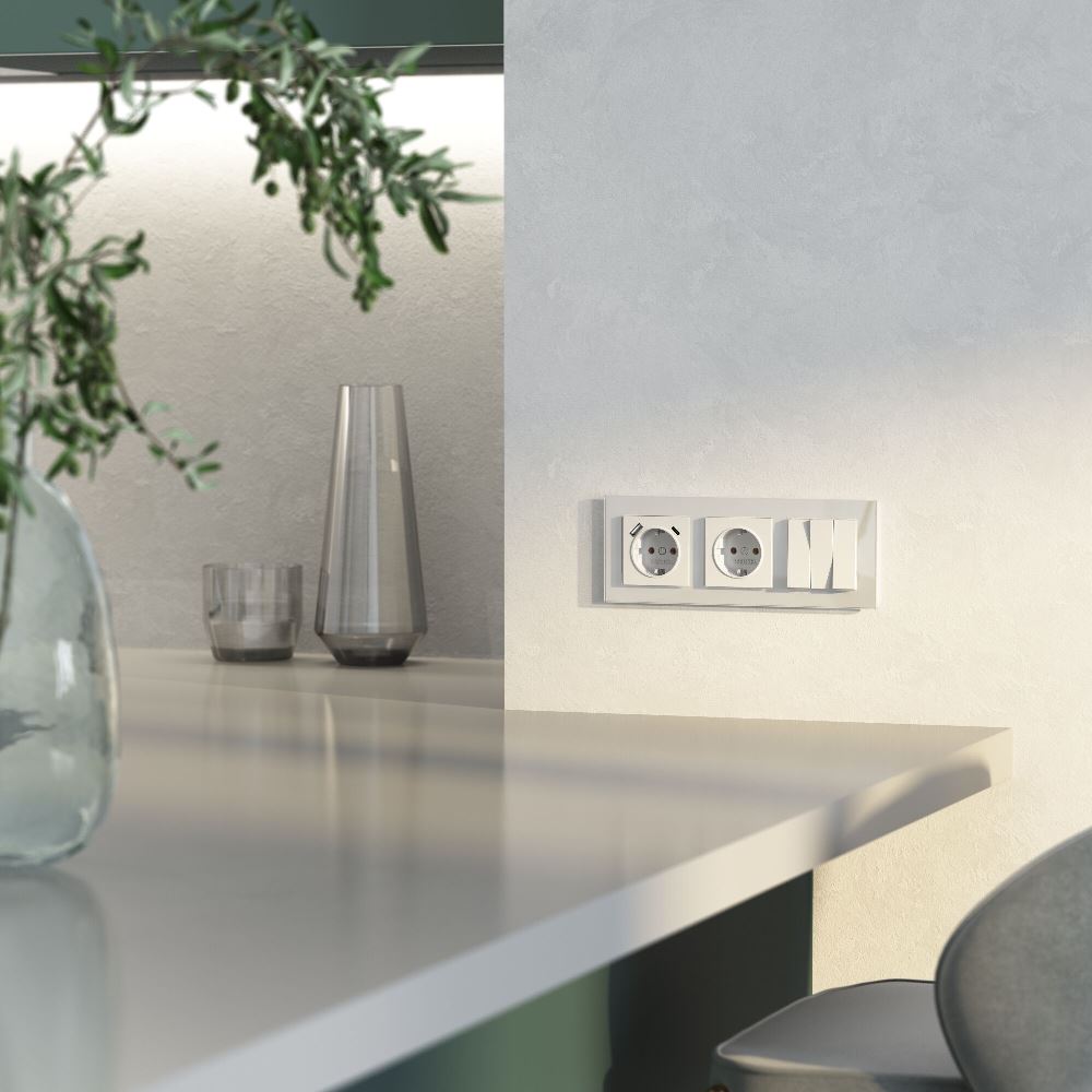 Рамка стеклянная Werkel Favorit на 3 поста Белый W0031101 — изображение 2