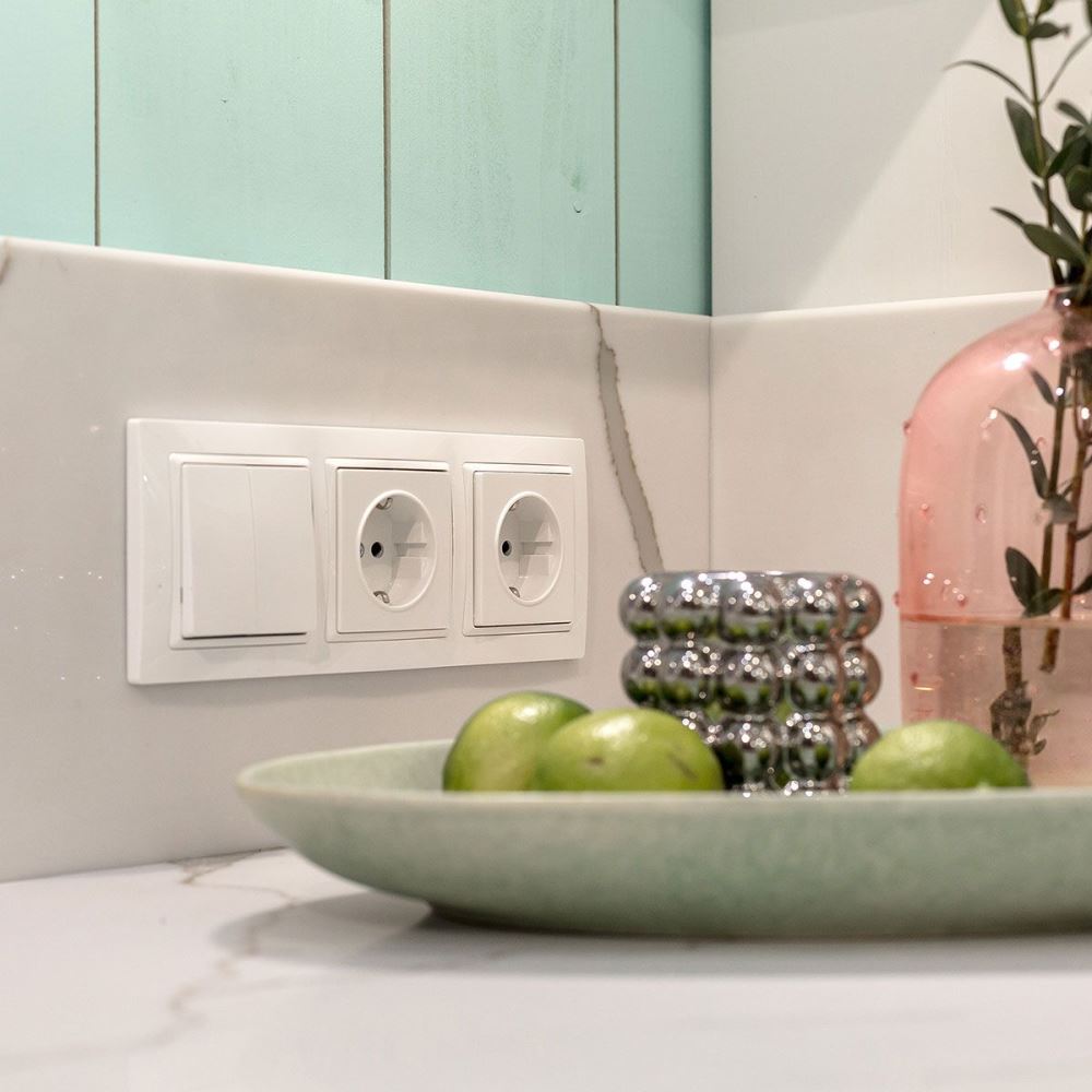 Розетка встраиваемая Werkel с заземлением, безвинтовой зажим Белый W1171301 — изображение 2